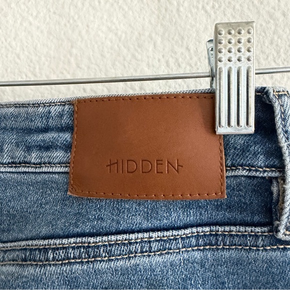 Hidden LA Womens HAPPI Medium Wash Frayed Hem Cargo Crop Flare Size 28 - Picture 5 of 6